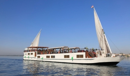Rihana, Dahabeya Nil Luxe
