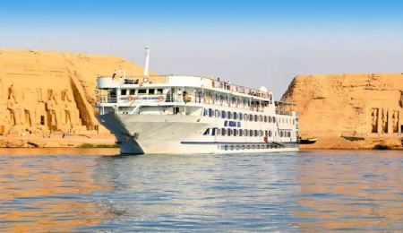 Jaz Omar El Khayam crucero Por El Lago Naser