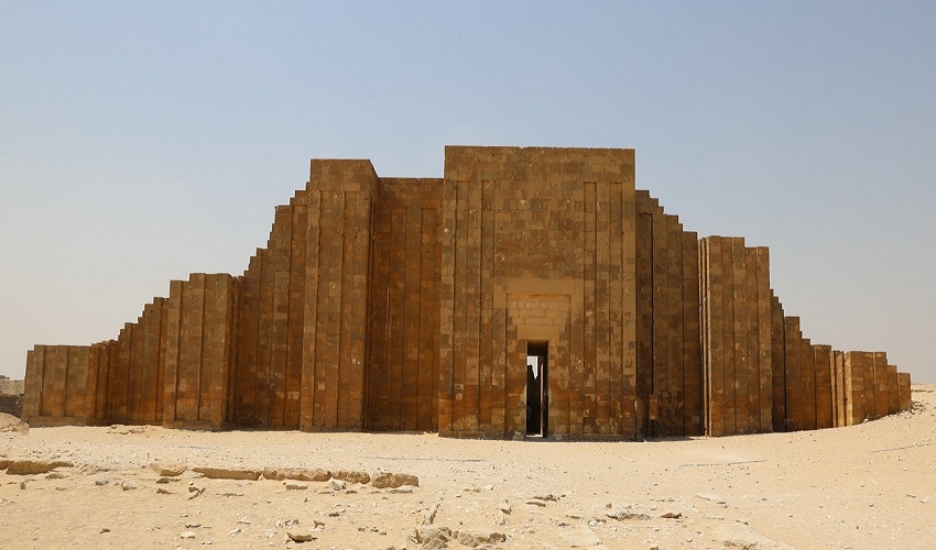 Step pyramid complex