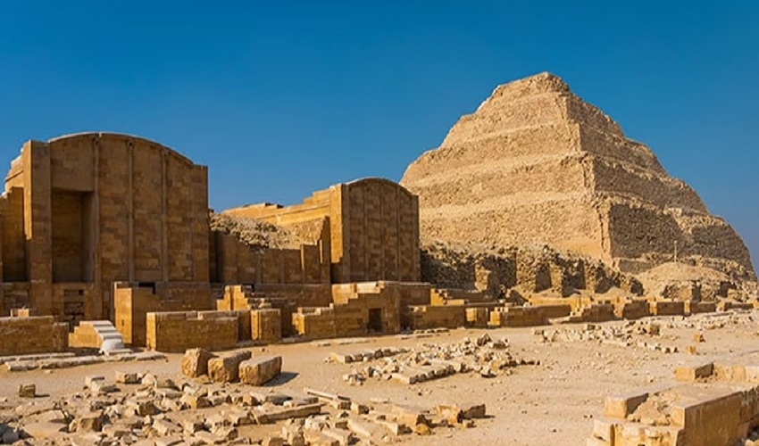 Step pyramid complex